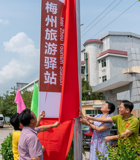 梅州旅游又一驛站在梅縣區(qū)雁洋鎮(zhèn)-------客遷食品旗艦店揭幕啟用